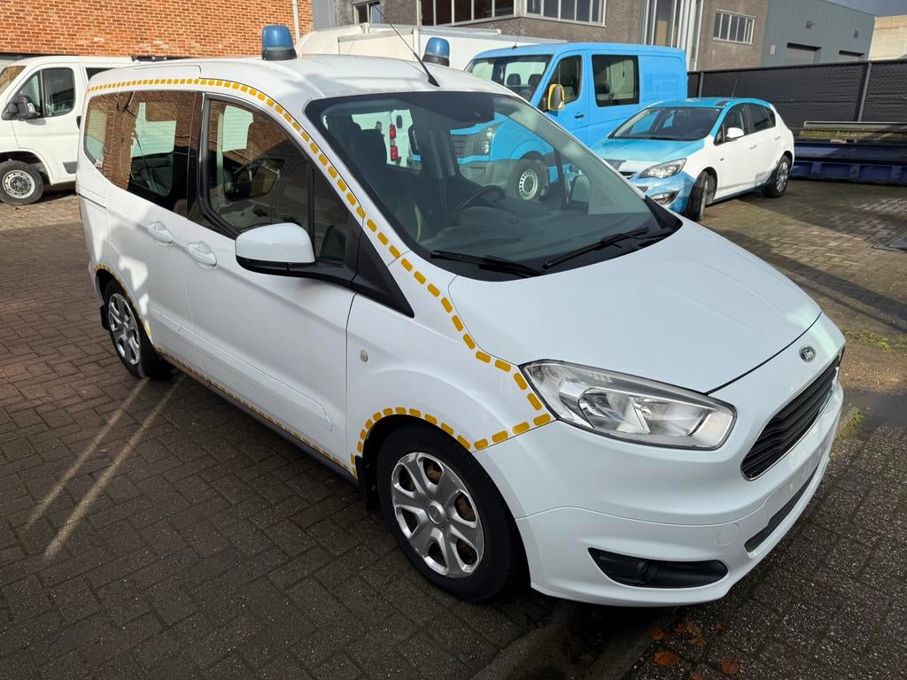 ford tourneo courier 1.5tdci 95pk, Auto's, Ford, Bluetooth, Euro 6, Zwart, Bedrijf