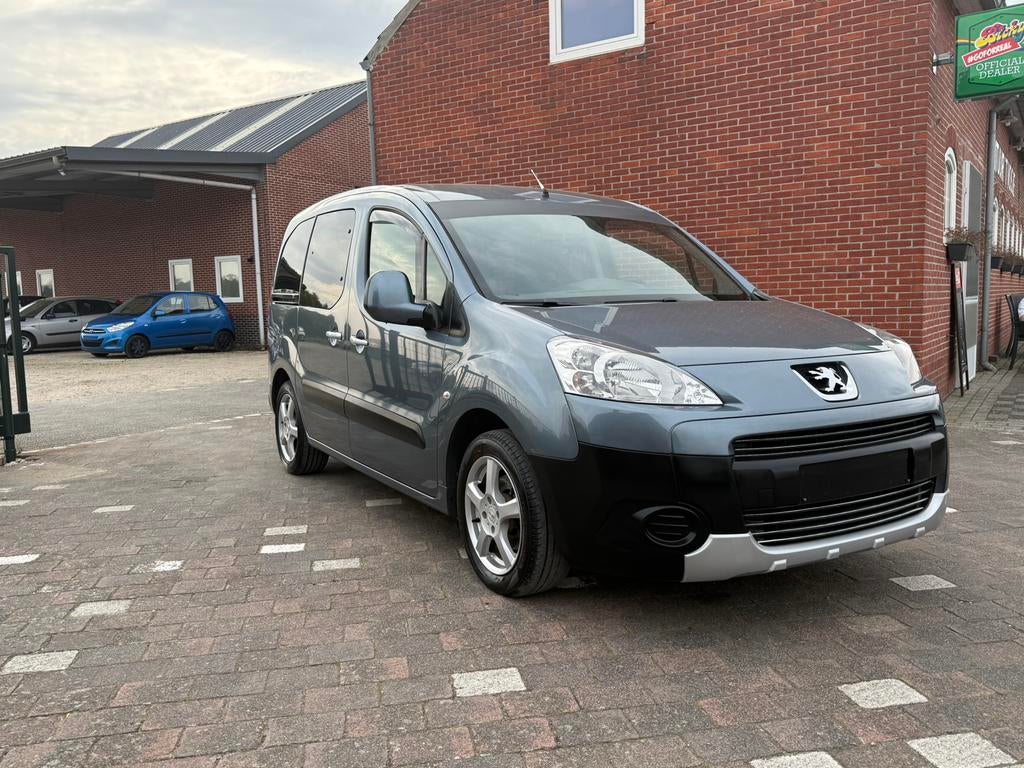 Peugeot Partner 1.6hdi bj 2009 gekeurd vvk!!!, Auto's, Voorwielaandrijving, Zwart, 4 cilinders, 5 deurs