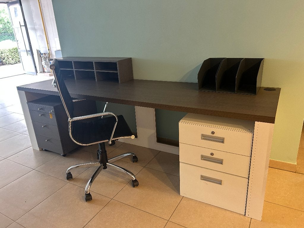 très grand bureau avec placards supplémentaires, Rehausseur, 244 cm, Comme neuf, Brun
