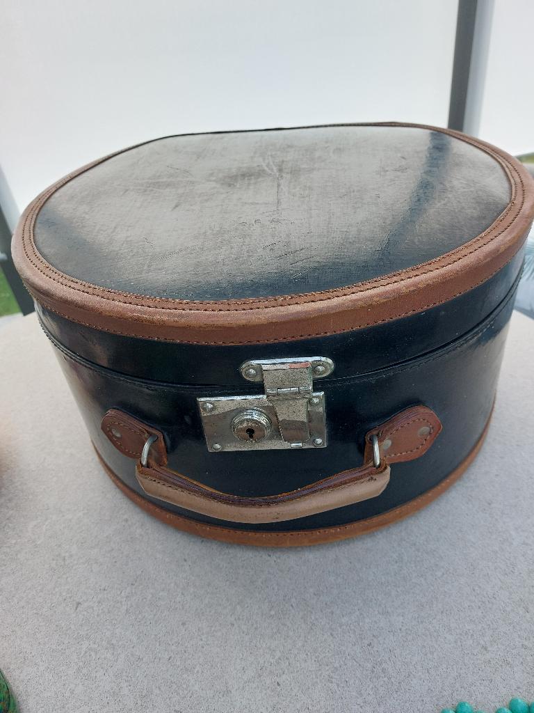 Boîte à Chapeau ancienne en très bon état, Antiquités & Art, Enlèvement ou Envoi