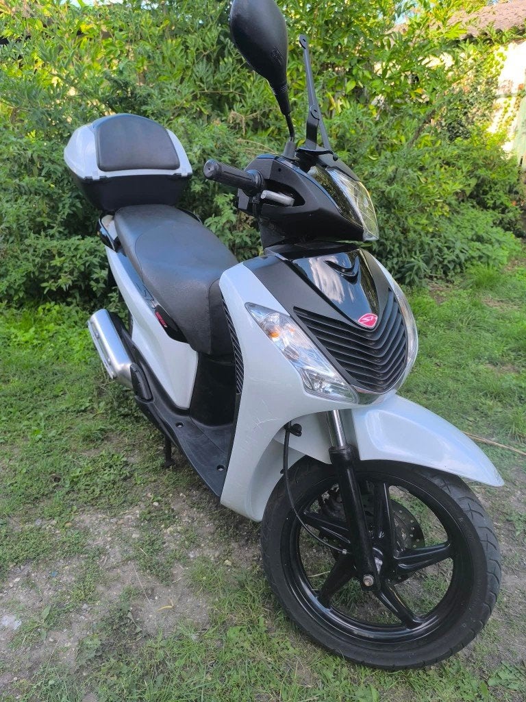 Honda SH 125i – Slechts 9.088 km ! – Topkoffer inbegrepen, Motoren, Scooter, Particulier, 125 cc