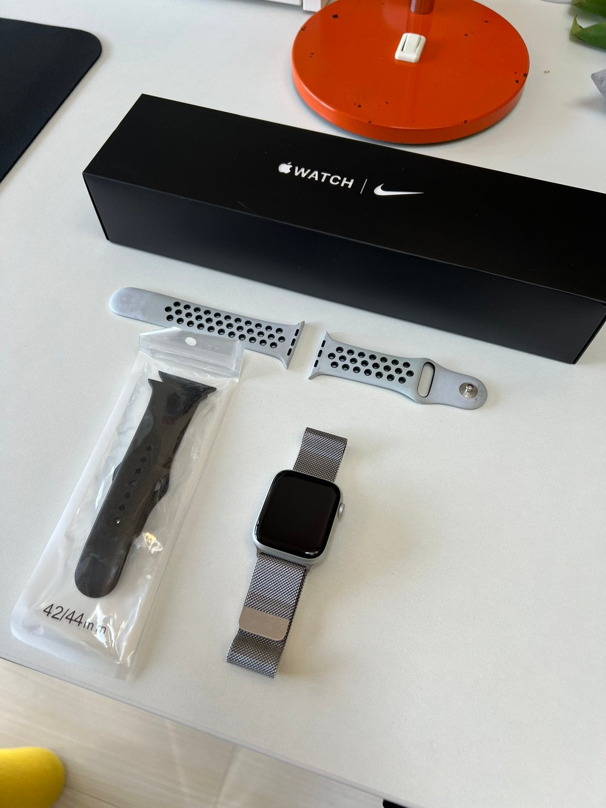 Apple Watch Nike Series 5 44 mm — très bon état, Enlèvement ou Envoi, IOS, Comme neuf, GPS