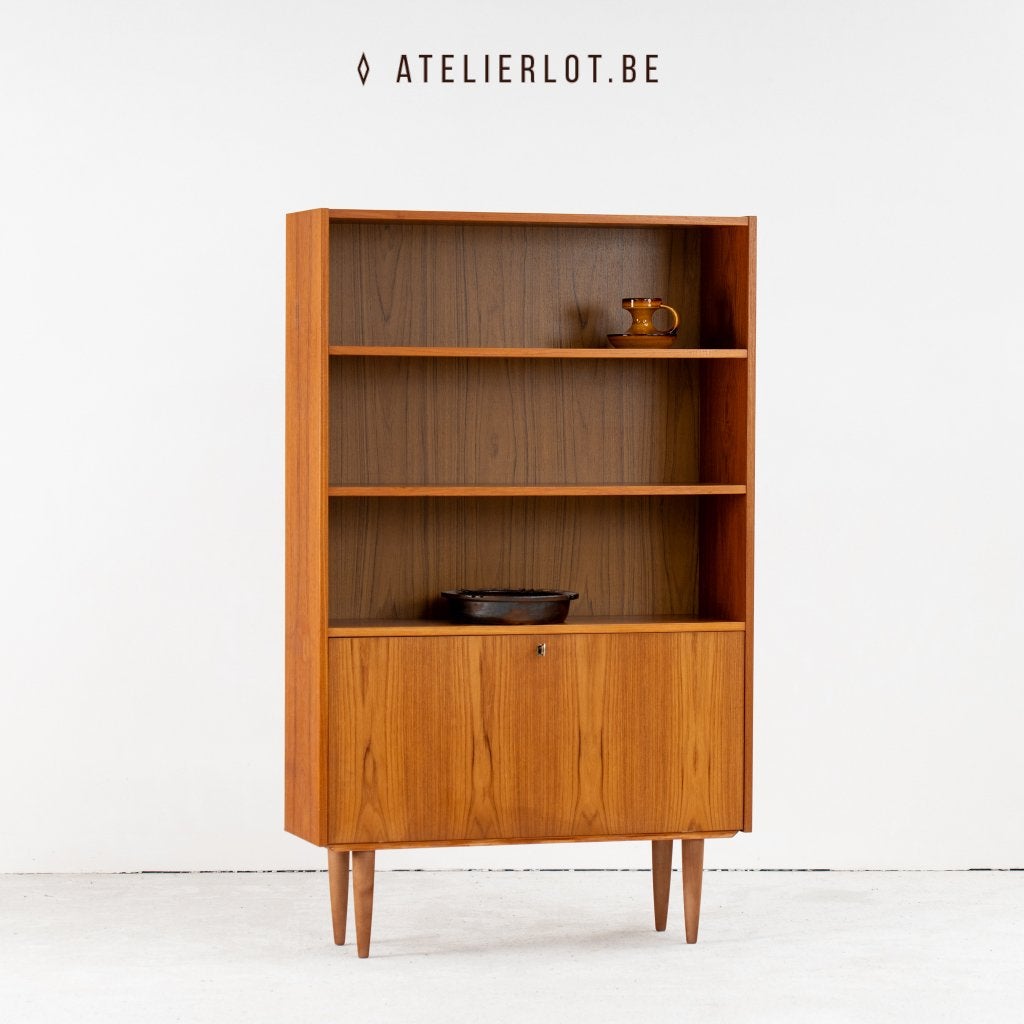 Deense boekenkast met klepdeur, Ophalen, Gebruikt, 100 tot 150 cm, 50 tot 100 cm