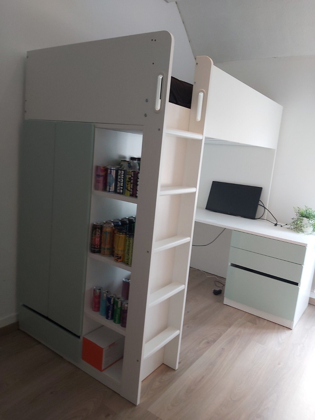 Hoogslaper Ikea met burea en matras, Enfants & Bébés, Chambre d'enfant | Lits superposés & Lits mezzanines, Enlèvement, Lit mezzanine