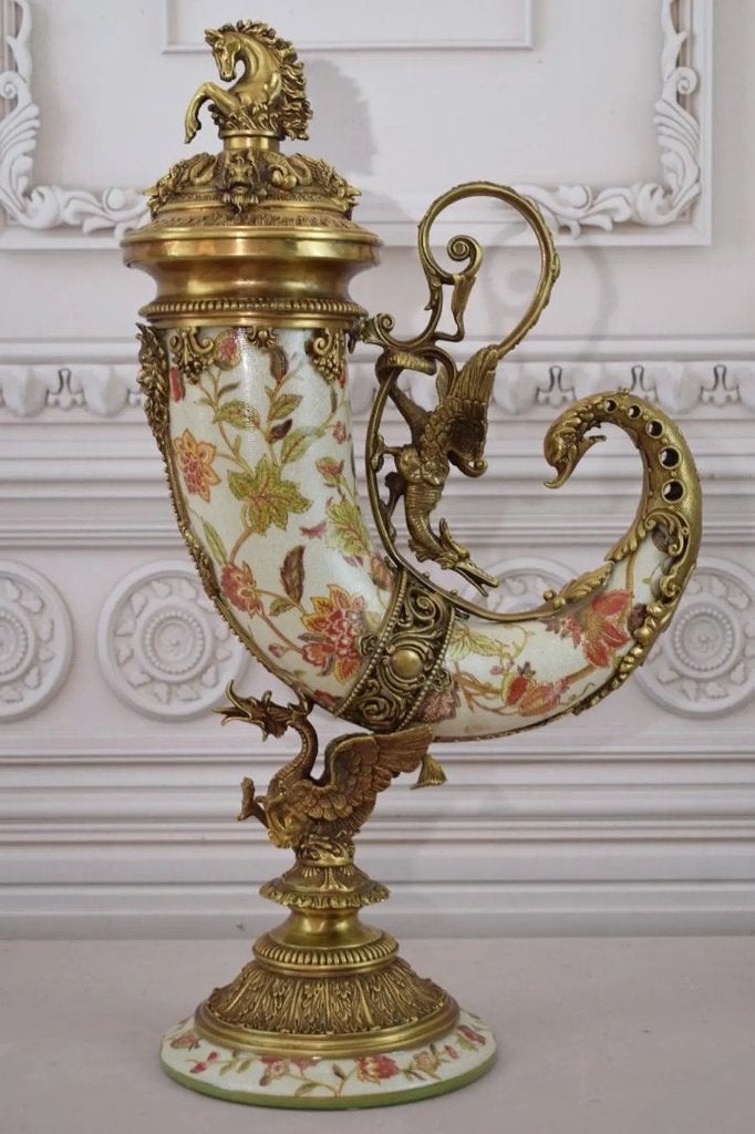 Exclusieve Porseleinen horn met Verfijnde Bronzen Details, Verzenden, Art nouveau, 50 - 100 cm, Brons