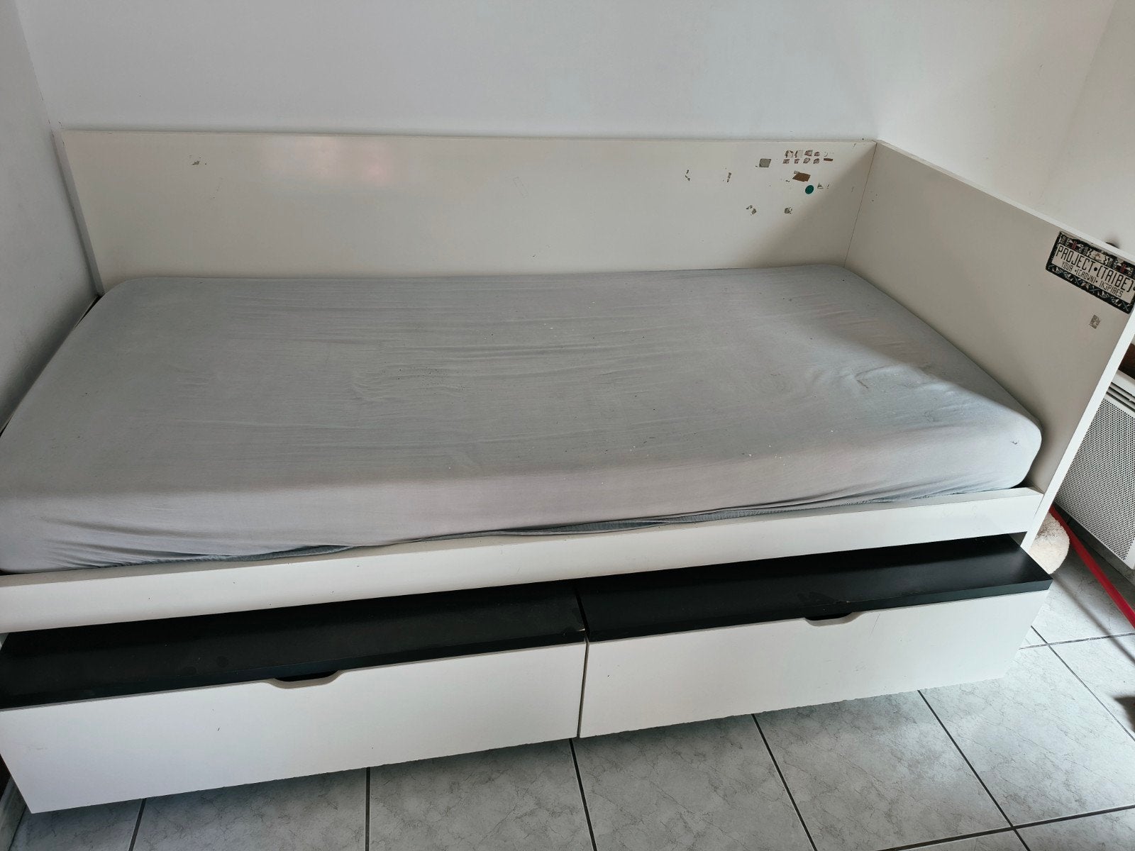 Lit Ikea  avec tiroir , sommier, Matelas 90x200, Enlèvement