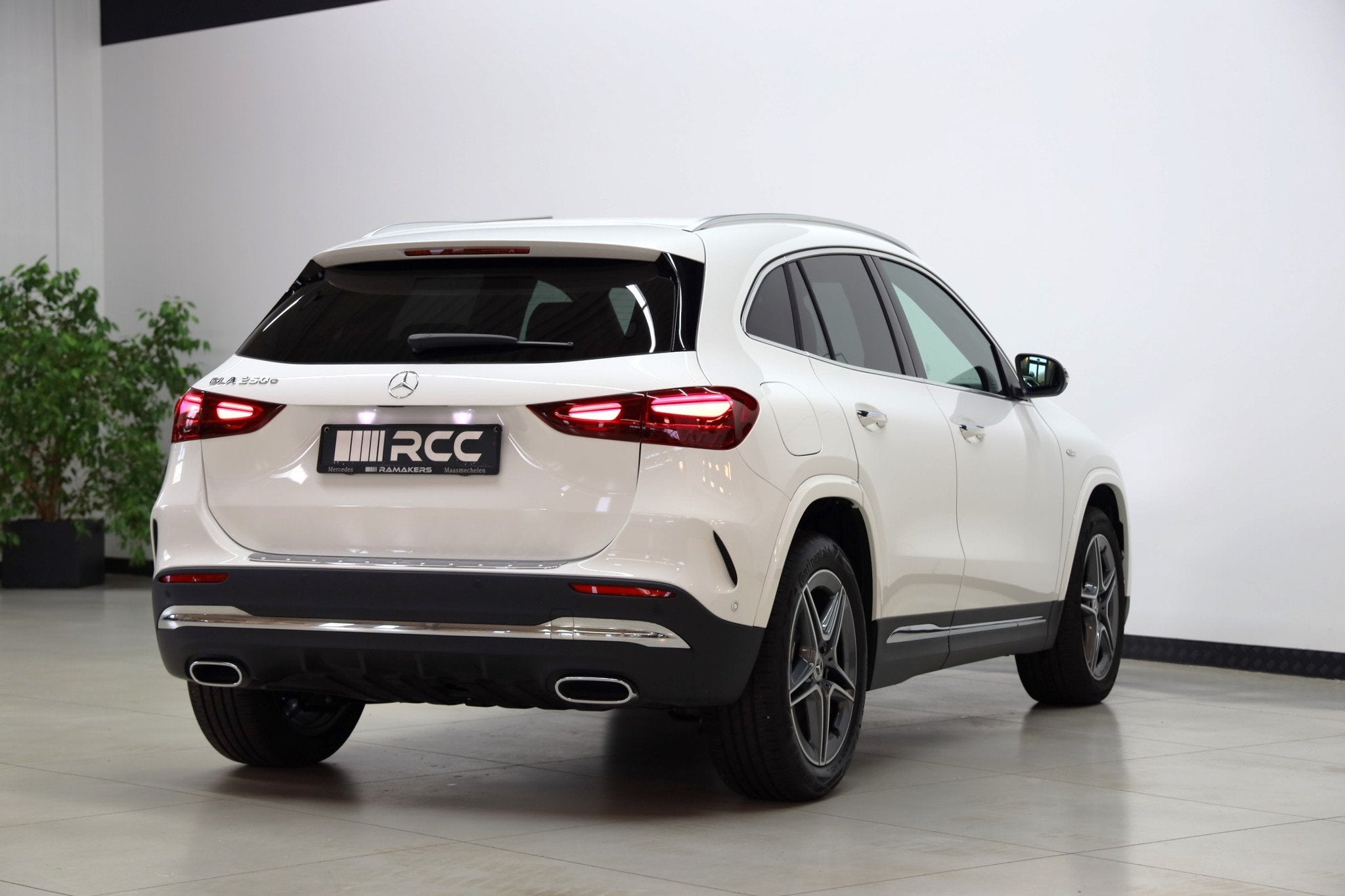 Mercedes-Benz GLA 250 e AMG Line | Head-Up MULTIBEAM-LED Sfe, Auto's, Gebruikt, Zwart, 4 cilinders, Alcantara
