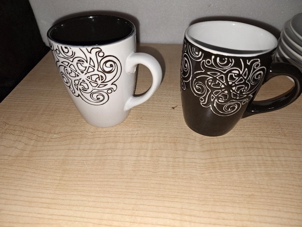 2 mokken, Maison & Meubles, Cuisine | Vaisselle, Enlèvement ou Envoi, Comme neuf, Mug