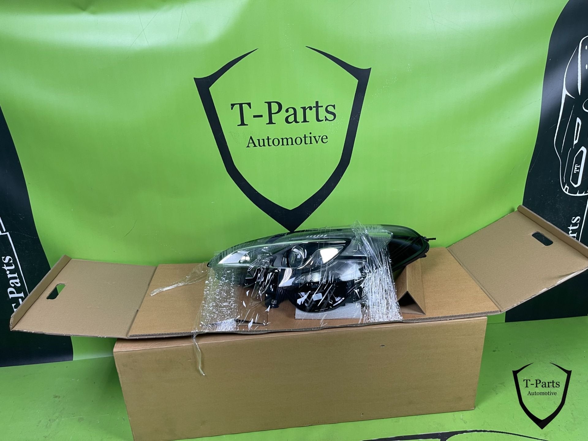 opel corsa E koplamp links LED 13381347 NIEUW, Kontakt@opel-infoservice.de, Opel, Bahnhofsplatz 1
65423  Russelsheim am Main, DE