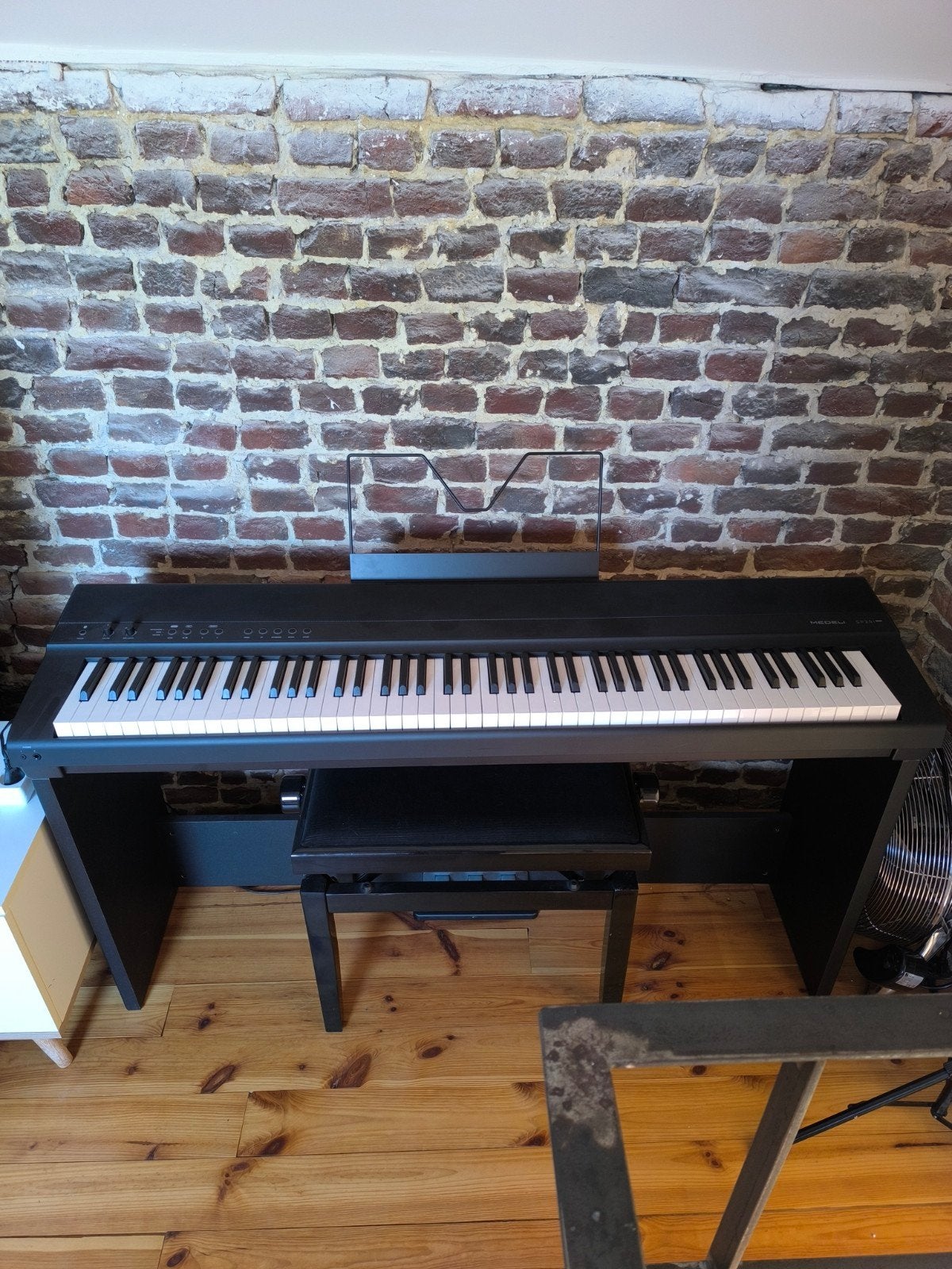 Piano medeli SP201+ en parfait état. Avec support et pédales, Musique & Instruments, Pianos, Enlèvement, Piano