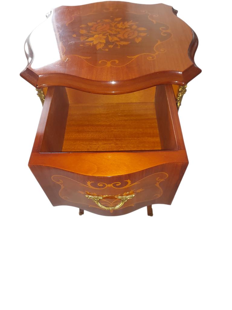Antieke bijzettafel / nachtkastje met marqueterie, Ophalen