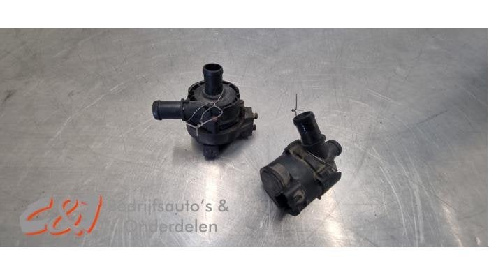 Pompe à eau supplémentaire d'un Opel Vivaro, -, Opel, 3 mois de garantie, Utilisé