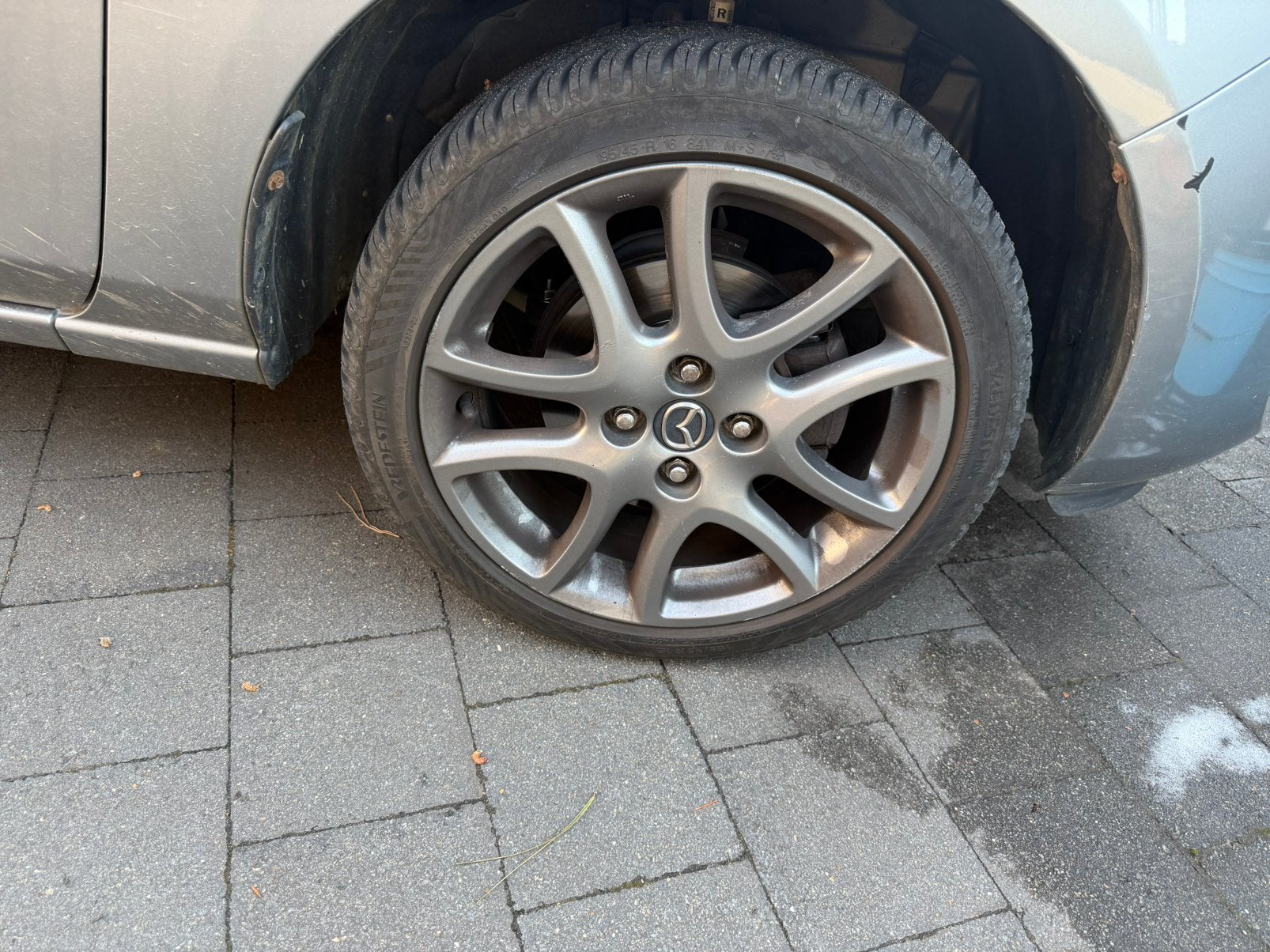 Jantes Mazda 2 avec pneus presque neufs, Enlèvement, Pneu(s)