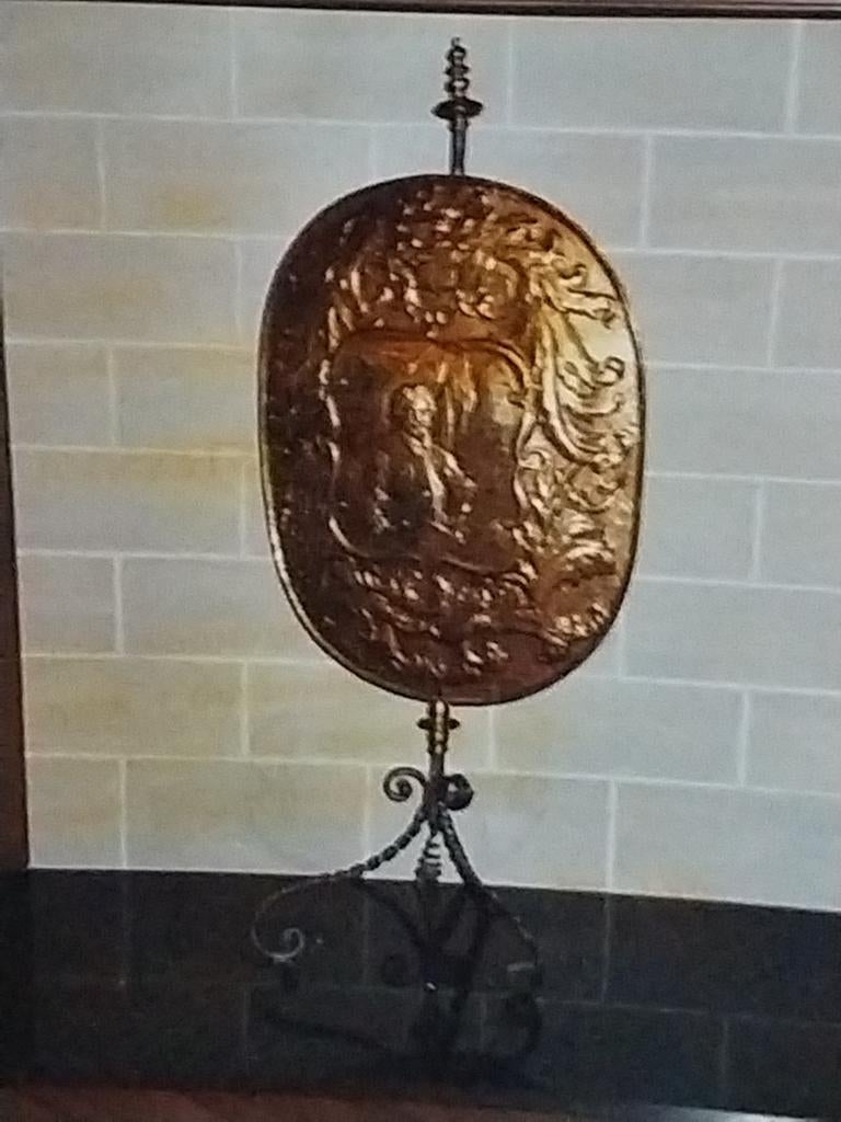 Schild uit kasteel . Ongeveer 90 jaar oud., Huis en Inrichting, Lampen | Kroonluchters, Ophalen