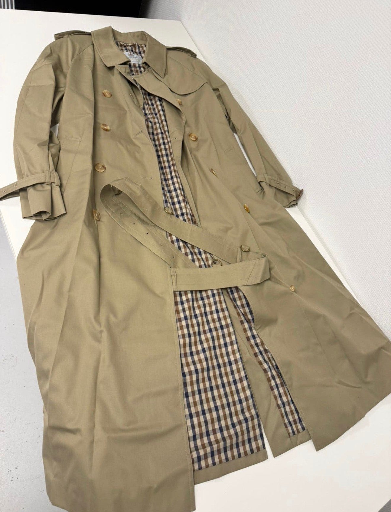 Aquascutum Aqua 5 Trenchcoat Beige XL Nieuw Made England, Ophalen of Verzenden, Nieuw, Maat 46/48 (XL) of groter, Beige