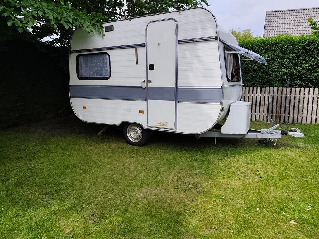 Adria 750kg caravan met voortent  zeer goede staat!!, Caravans en Kamperen, Caravans, Particulier, tot en met 3, 500 - 750 kg