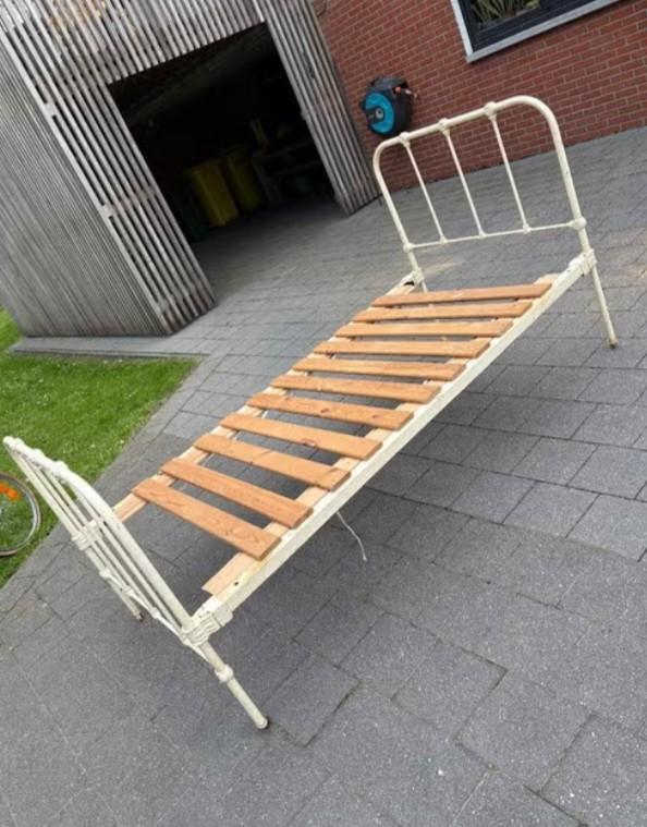 Antiek bed - gratis, Ophalen