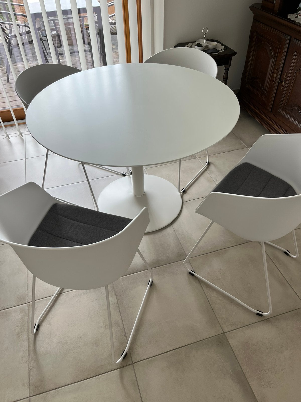 Ronde tafel Ibiza+bijhorende sroelen, Huis en Inrichting, Tafels | Eettafels, Ophalen, Nieuw