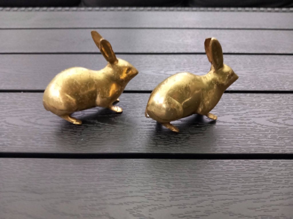 Duo de lapins en laiton, Enlèvement