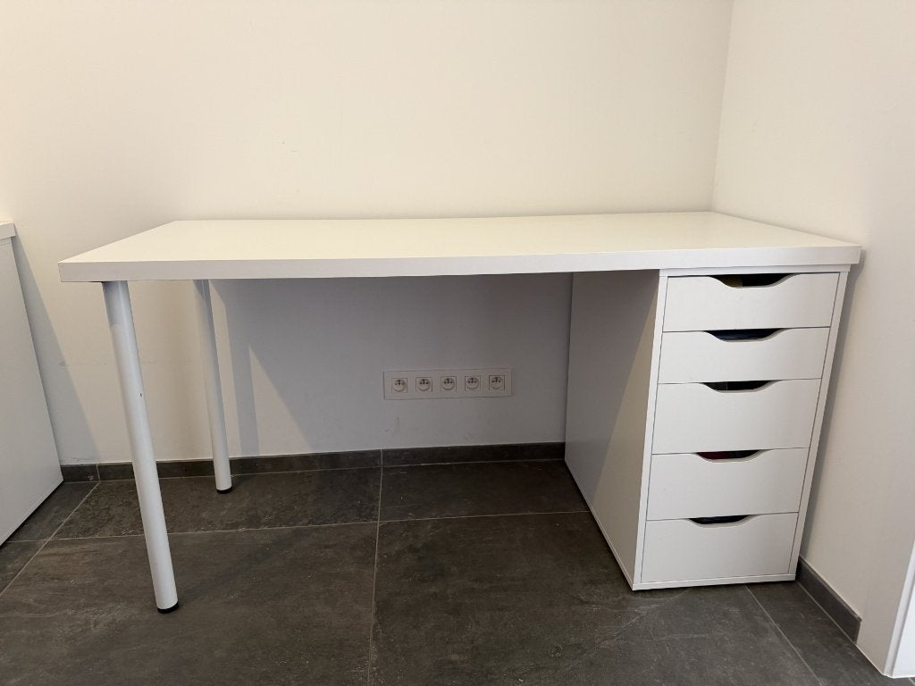 Bureau IKEA blanc avec 5 tiroirs, Maison & Meubles, Bureau d'ordinateur, Démontable, Comme neuf, Enlèvement