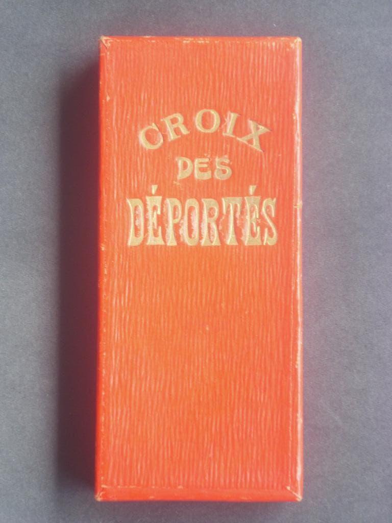 Croix (type 1) des déportés belges 1914-1918 en étui Fonson, Envoi, Armée de terre, Ruban, Médaille ou Ailes