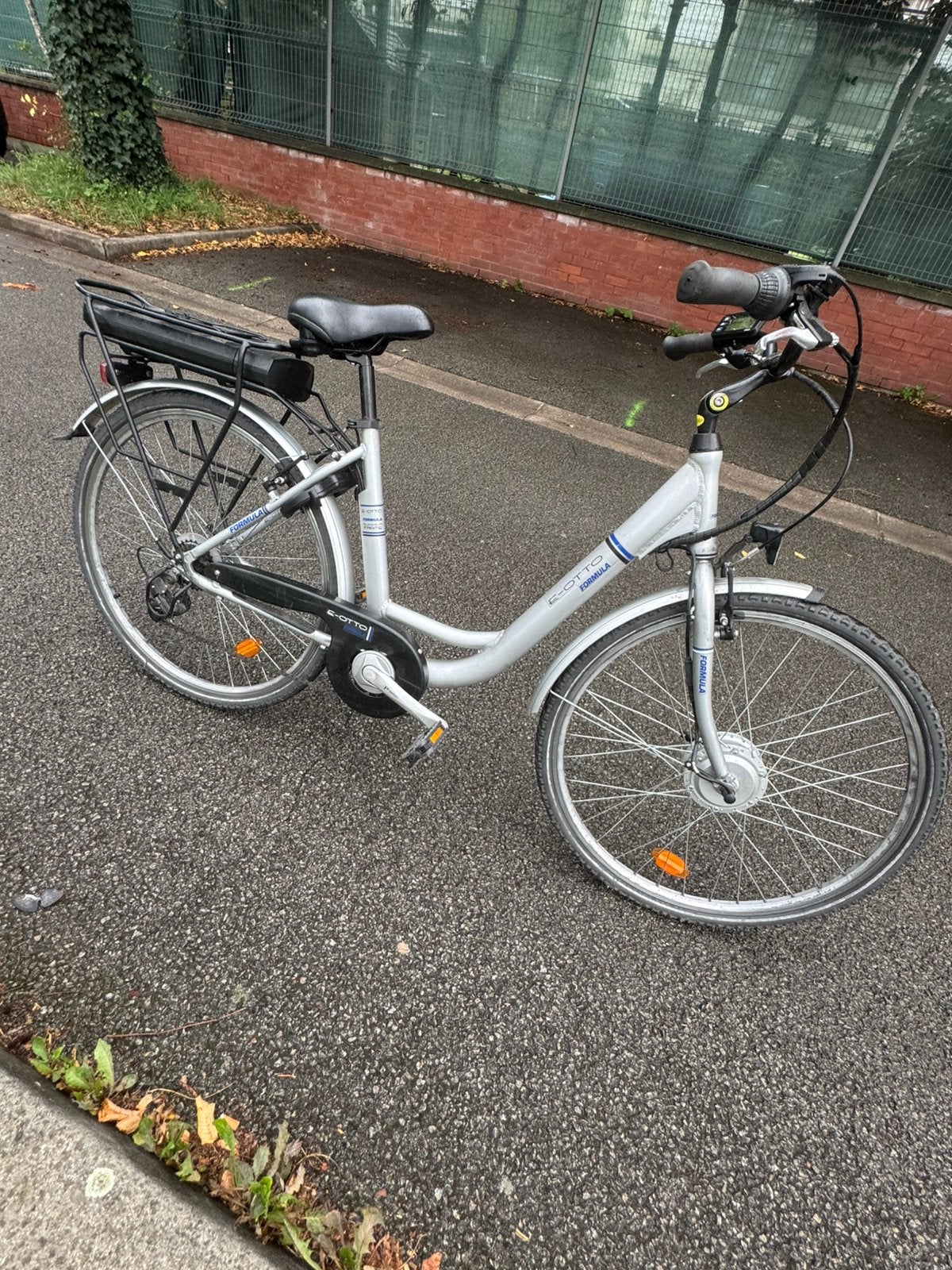 Vélo électrique E-OTTO FORMULA 28 pouces 8 V, Vélos & Vélomoteurs, Autres marques, 47 à 51 cm, 50 km par batterie ou plus, Comme neuf