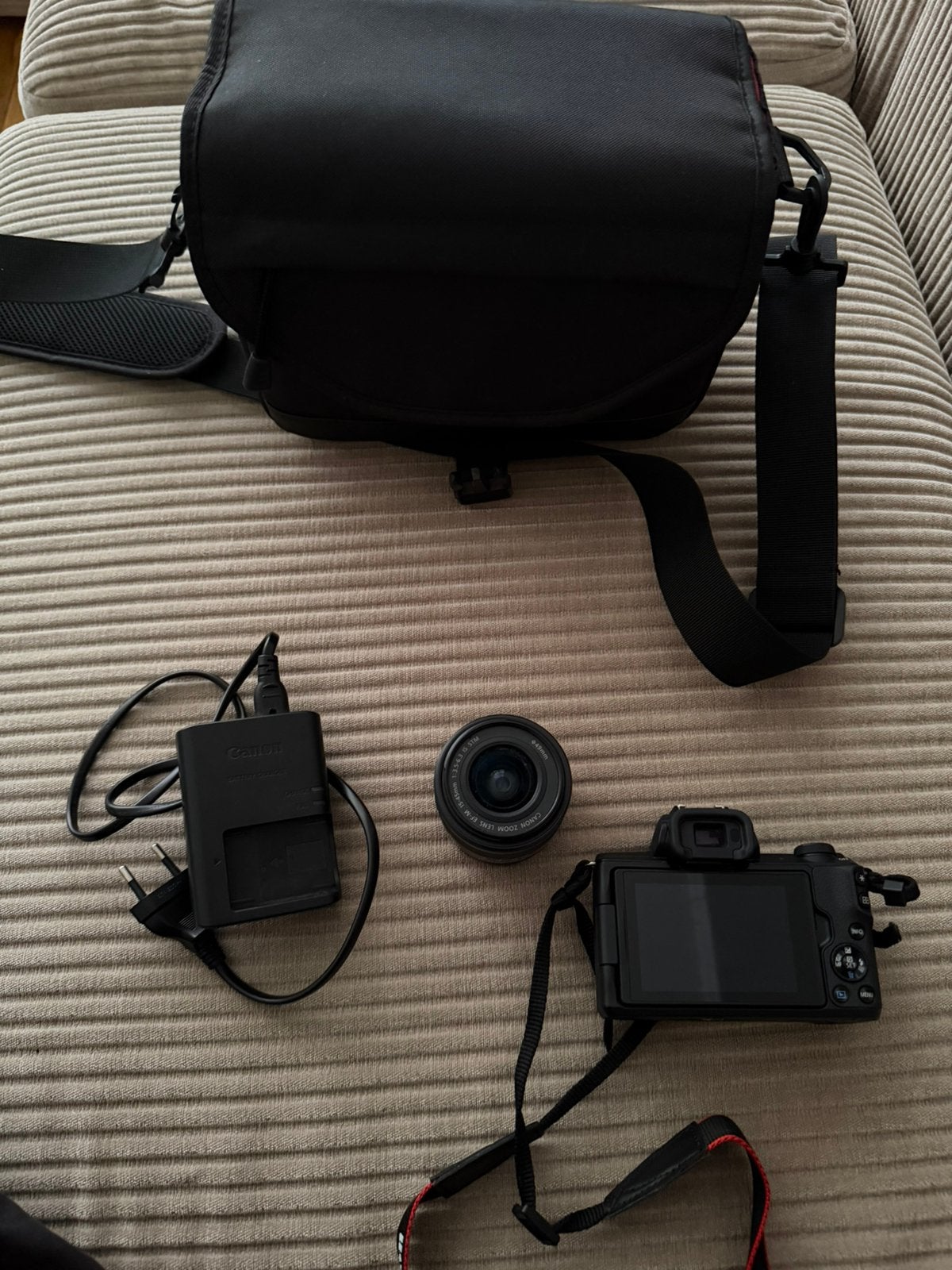 CANON EOS M50 Mark II + CANON ZOOM LENS EF-M 15-45mm, Enlèvement ou Envoi, Comme neuf, Chargeur, Canon