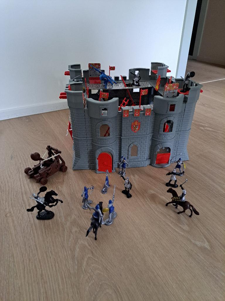 STARLUX — Château fort avec figurines, Enlèvement, Utilisé