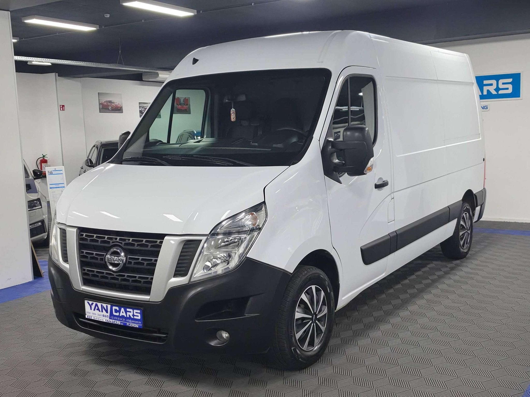 Nissan NV400 2.3 dCi L2H2 * CAMERA + CRUISE CONTROL + CLIM *, Auto's, Voorwielaandrijving, 4 cilinders, 131 pk, Te koop