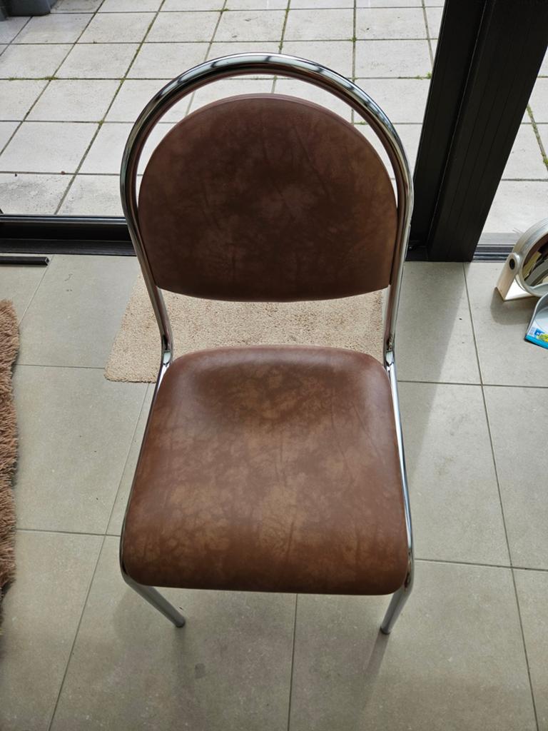 6 stoelen 4 bruin 2 grijs  samen 50 euro, Huis en Inrichting, Stoelen, Ophalen, Bruin, Leer, Vijf, Zes of meer stoelen