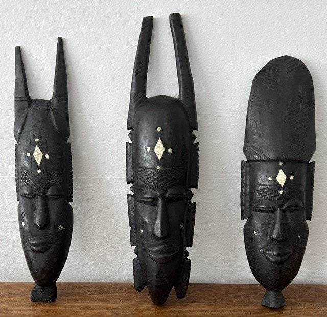 Ebbenhouten maskers Senegal, Ophalen