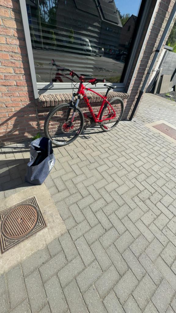 Mountainbike, Ophalen, Vering, 10 tot 15 versnellingen, Zo goed als nieuw