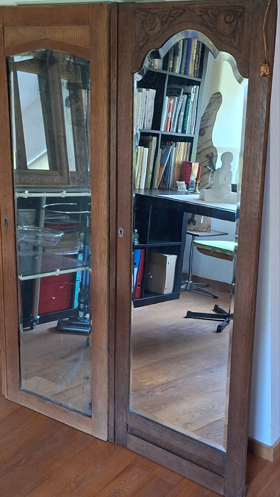 Oude kastdeuren met spiegel, Ophalen