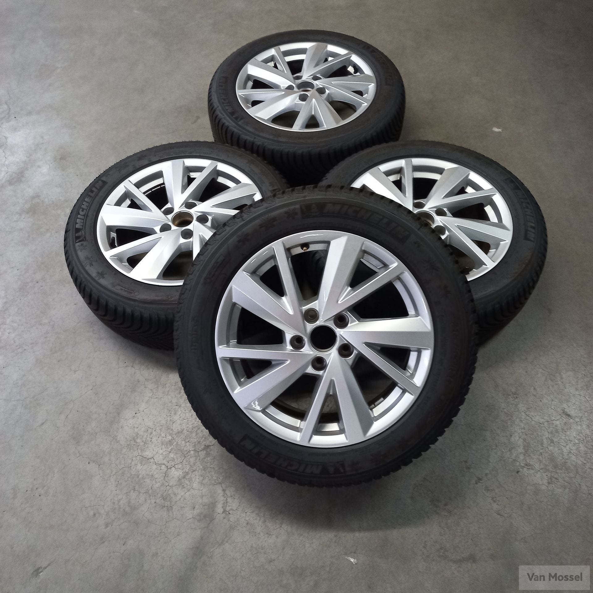 Audi Q2 Michelin Alpin 5 215/55/R17 94V, -, -, Banden en Velgen, 17 inch