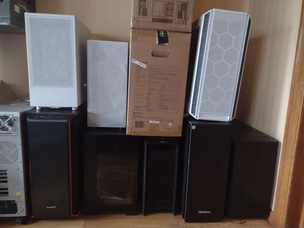 LOT VAN 10 DESKTOP PC CASES NAS EN GAMING, Computers en Software, Ophalen, Zo goed als nieuw