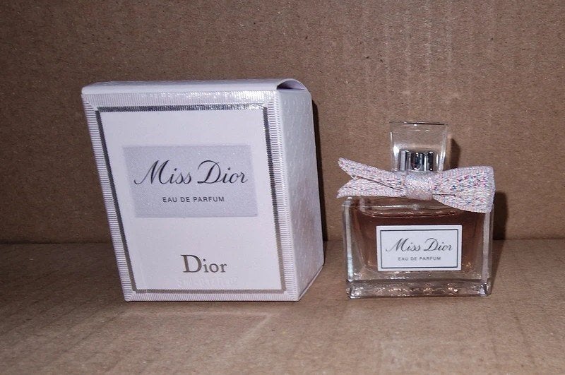 Miniature de parfum Miss Dior EDP 5 ml pleine, Envoi, Comme neuf