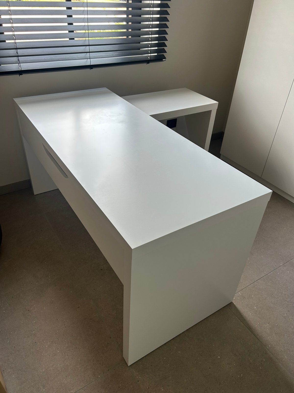 Witte bureau, Enlèvement, Comme neuf