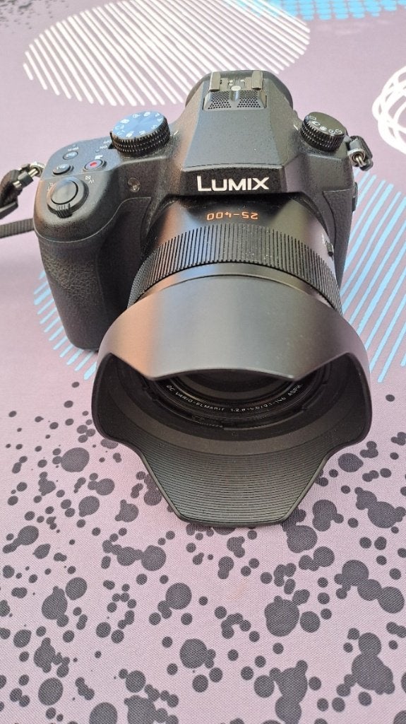Appareil photo Panasonic Lumix DMC-FZ1000, TV, Hi-fi & Vidéo, Appareils photo numériques, 20 mégapixels, Enlèvement ou Envoi, Pare-soleil