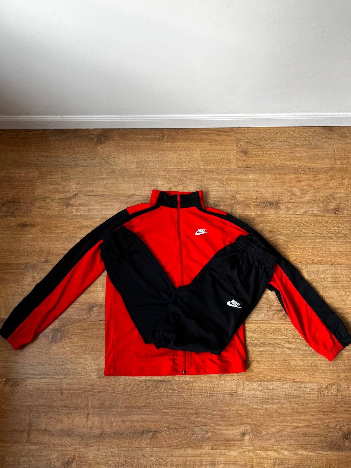 Ensemble Nike sport rouge et noir – taille xl enfants, Enlèvement ou Envoi, Comme neuf