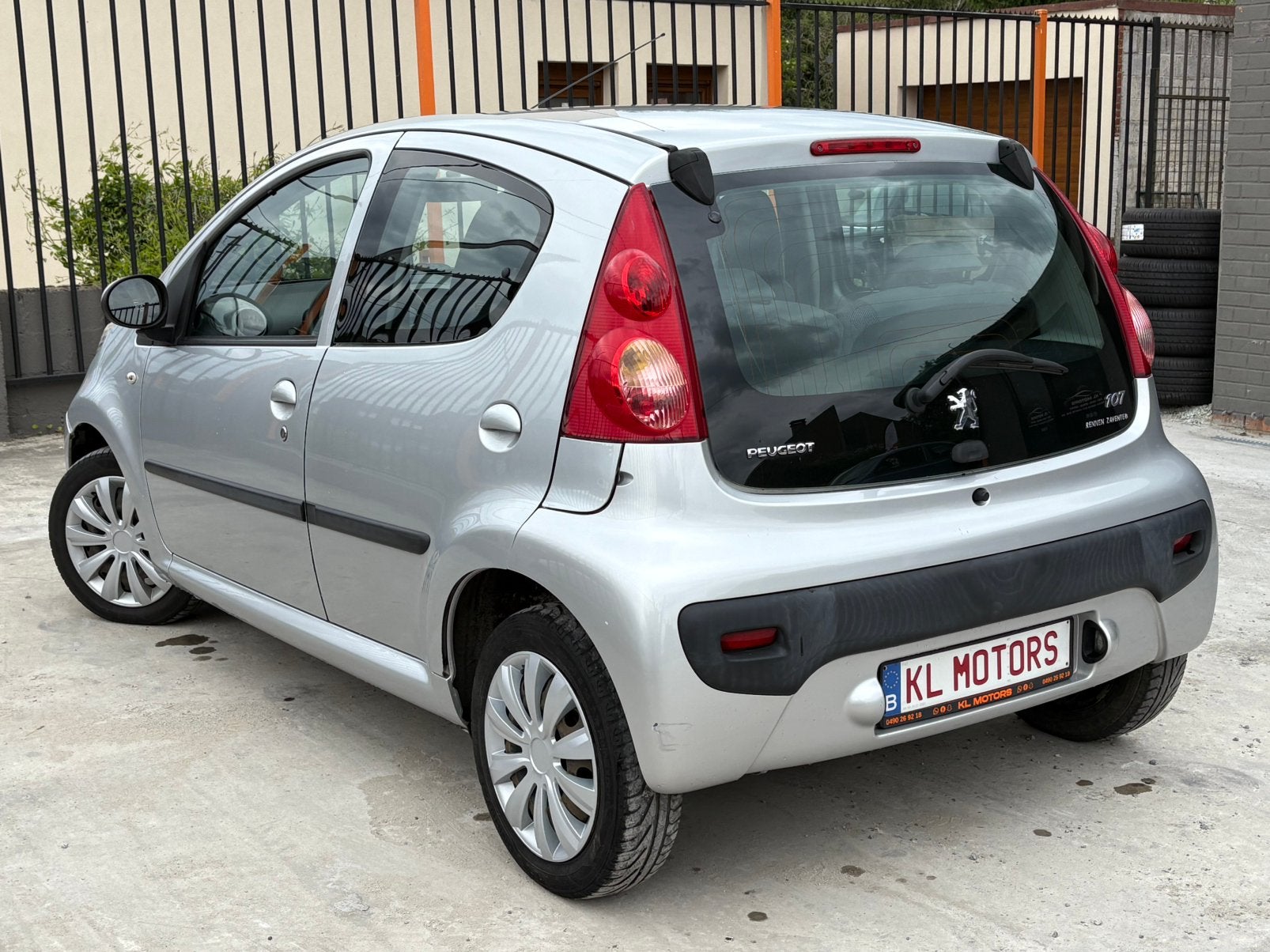 PEUGEOT 107 1.4 HDI 128 000KM CARPASS 5 PORTES 2007, Auto's, Stof, Zwart, Bedrijf, 5 deurs