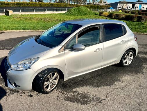 208 1l4 hdi - peugeot, Auto's, Peugeot, Particulier, Bluetooth, Diesel, Handgeschakeld, Zilver of Grijs, Zwart, Stof, Ophalen