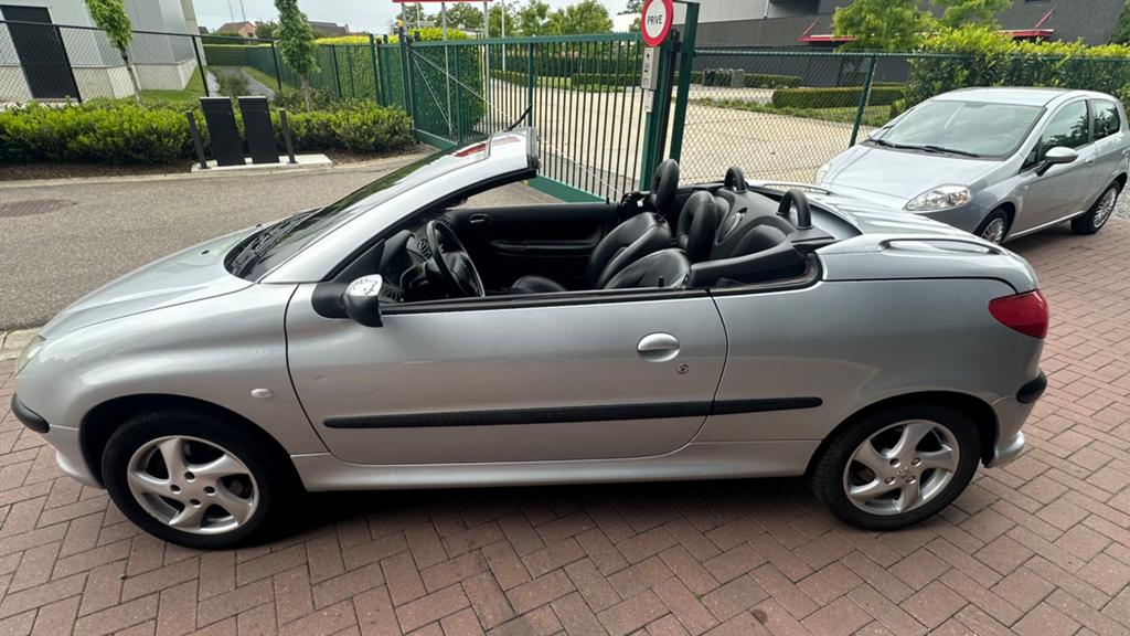 Peugeot 206Cabrio 1.6-16V Automaat, Carplay, leder & gekeurd, Auto's, Peugeot, Bedrijf, Te koop, ABS, Airbags, Airconditioning