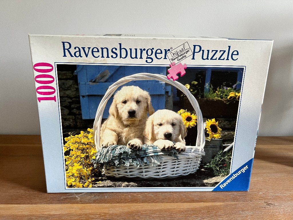 Ravensburger Puzzle - Chiots dans un panier, Enlèvement ou Envoi, 500 à 1500 pièces, Comme neuf, Puzzle