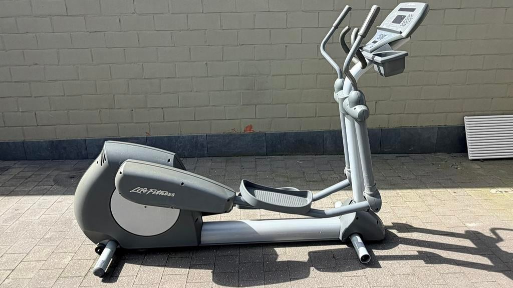 LifeFitness cross trainer, Sport en Fitness, Ophalen, Zo goed als nieuw