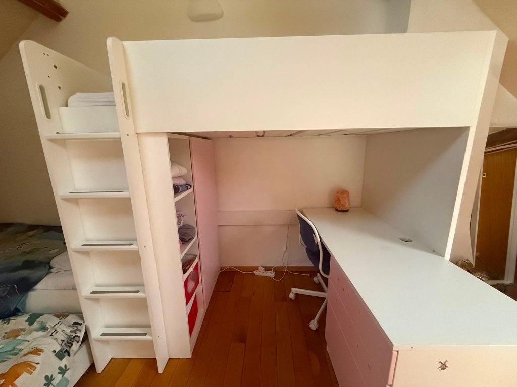 Lit mezzanine - blanc/rose avec bureau avec 4 tiroirs, Enfants & Bébés, Enlèvement, Utilisé, Lit mezzanine