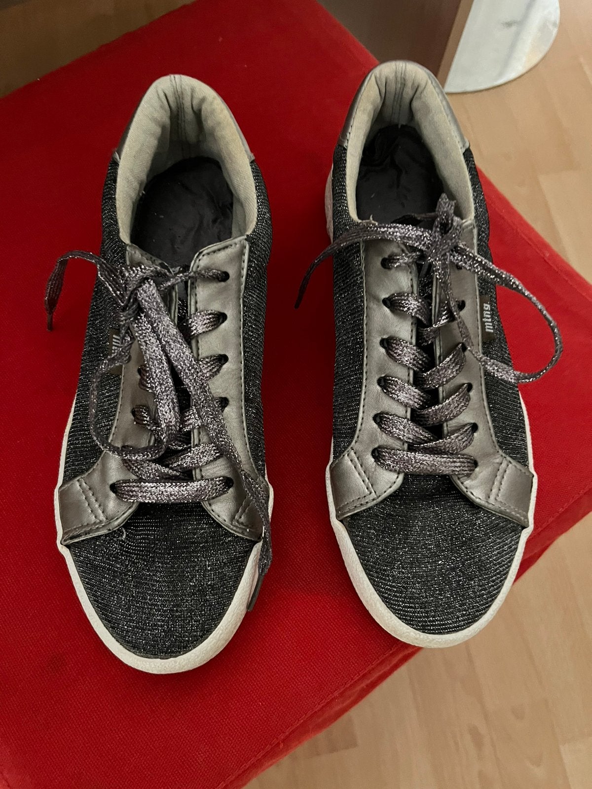 Zilverkleurige sneakers in zeer mooie staat, Ophalen of Verzenden, Zo goed als nieuw, Sneakers