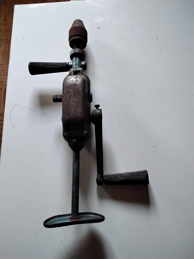 Oud werkmateriaal, Ophalen