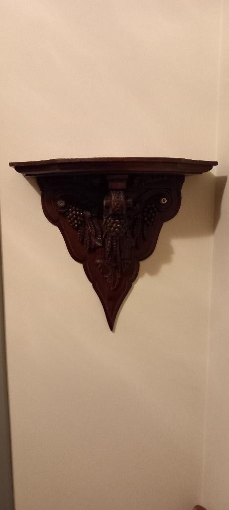 Wandhouder van gesneden hout (wanddisplay), Antiek en Kunst, Antiek | Religieuze voorwerpen, Ophalen