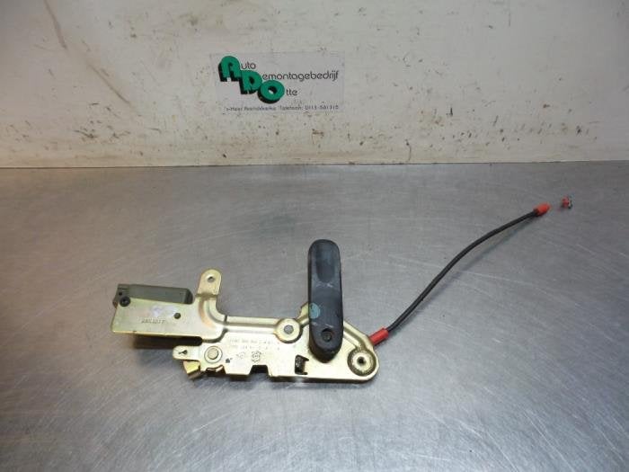 Poignée portière arrière camionnette d'un Renault Kangoo, Renault, -, Utilisé, -