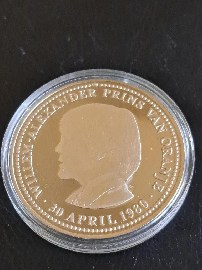 1980 Willem Alexander medaille kroning Beatrix 30 april, Postzegels en Munten, Penningen en Medailles, Verzenden, Overige materialen